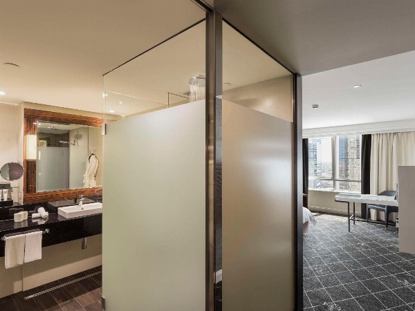 Swissotel Sydney image 7